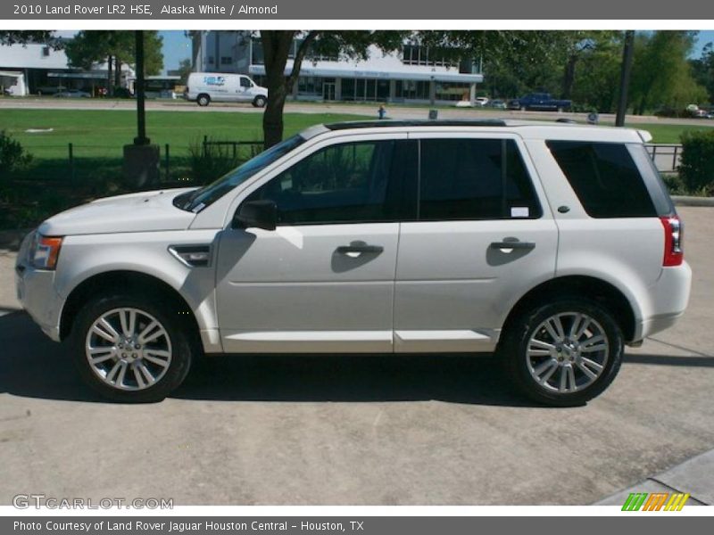 Alaska White / Almond 2010 Land Rover LR2 HSE