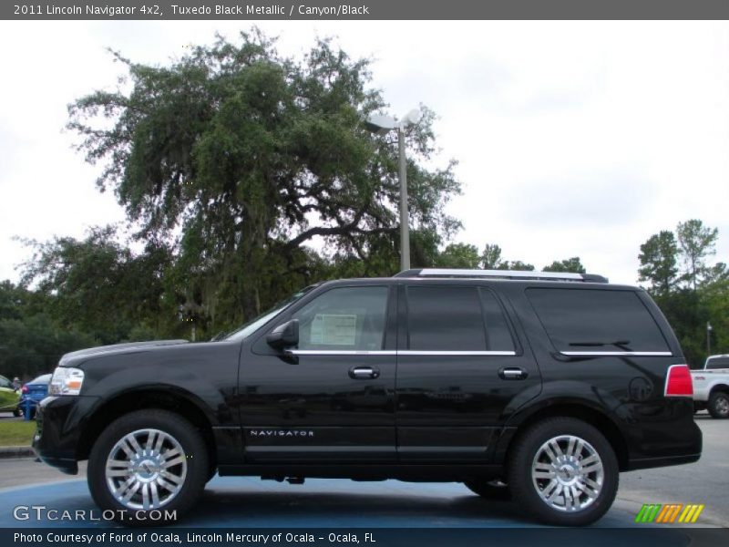 Tuxedo Black Metallic / Canyon/Black 2011 Lincoln Navigator 4x2