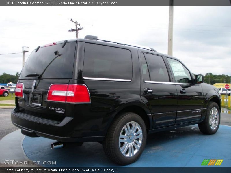 Tuxedo Black Metallic / Canyon/Black 2011 Lincoln Navigator 4x2