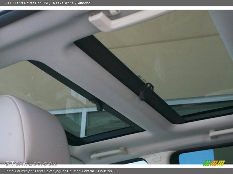 Alaska White / Almond 2010 Land Rover LR2 HSE