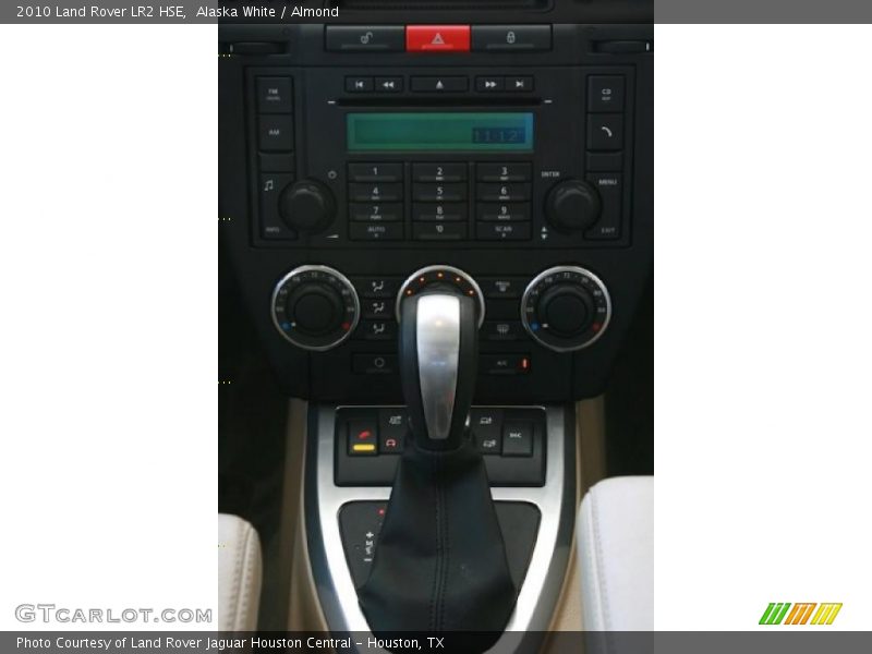 Alaska White / Almond 2010 Land Rover LR2 HSE