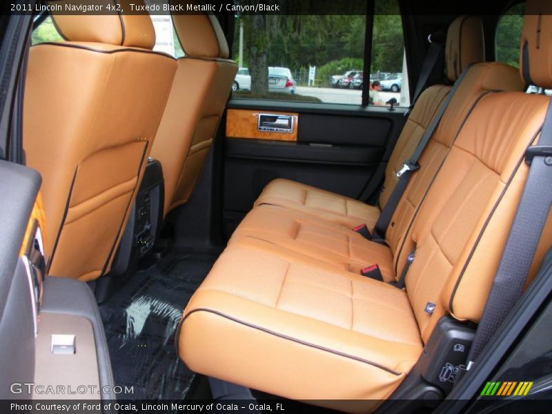 Tuxedo Black Metallic / Canyon/Black 2011 Lincoln Navigator 4x2