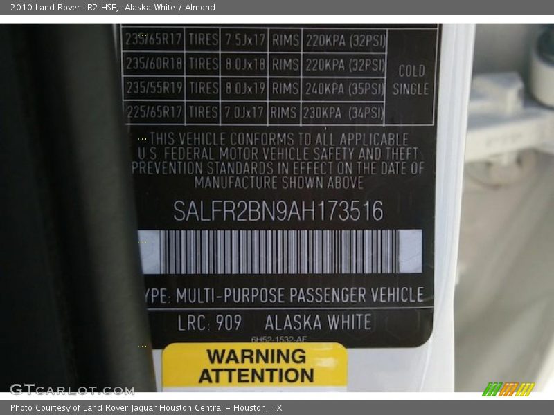 Alaska White / Almond 2010 Land Rover LR2 HSE