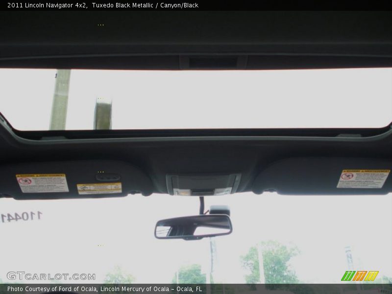 Tuxedo Black Metallic / Canyon/Black 2011 Lincoln Navigator 4x2