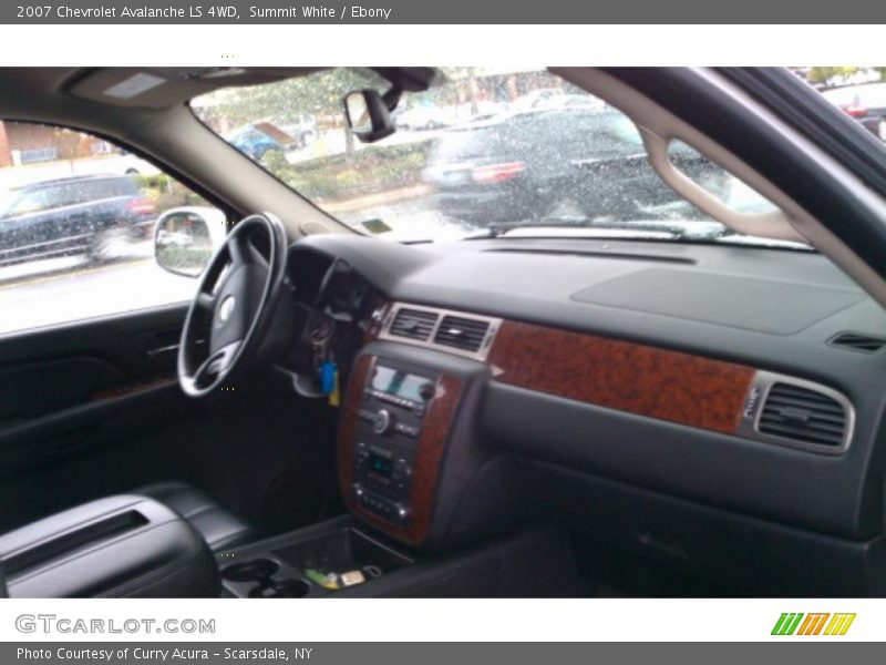 Summit White / Ebony 2007 Chevrolet Avalanche LS 4WD