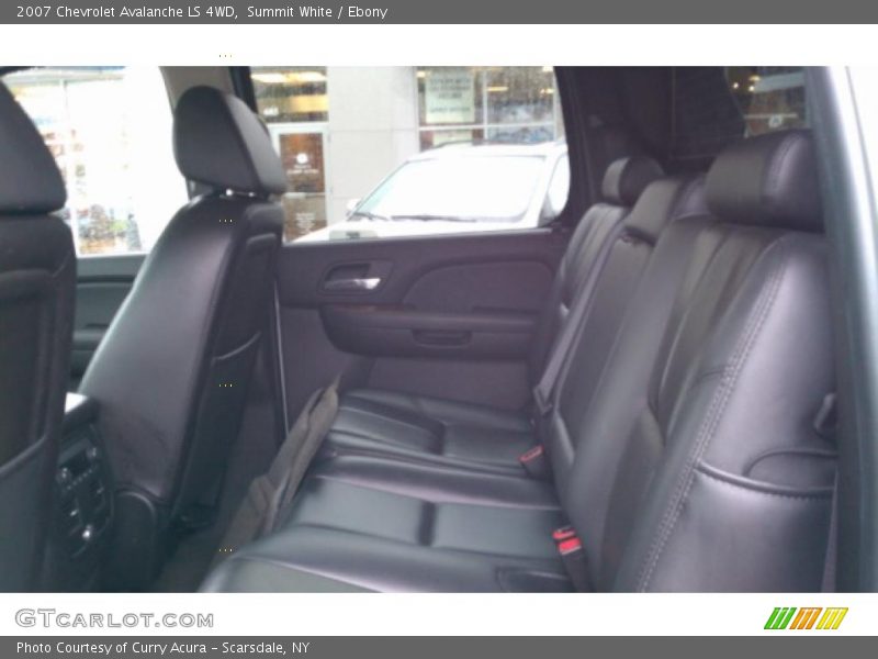 Summit White / Ebony 2007 Chevrolet Avalanche LS 4WD