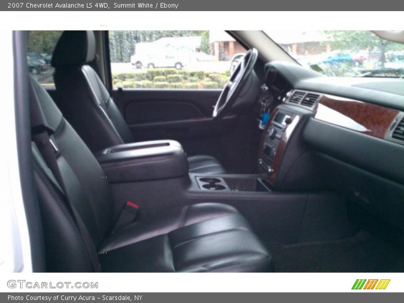 Summit White / Ebony 2007 Chevrolet Avalanche LS 4WD