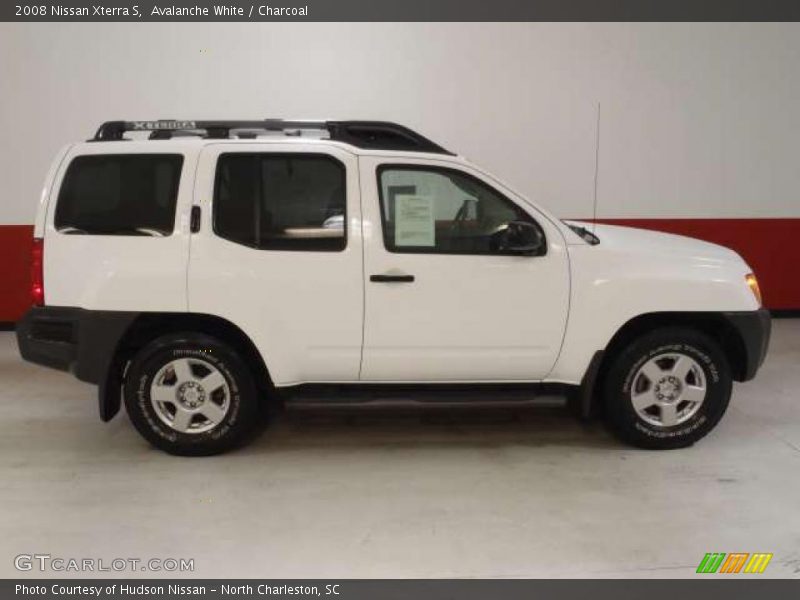 Avalanche White / Charcoal 2008 Nissan Xterra S