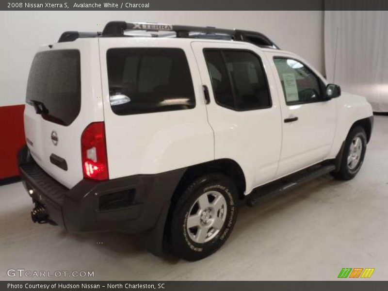 Avalanche White / Charcoal 2008 Nissan Xterra S