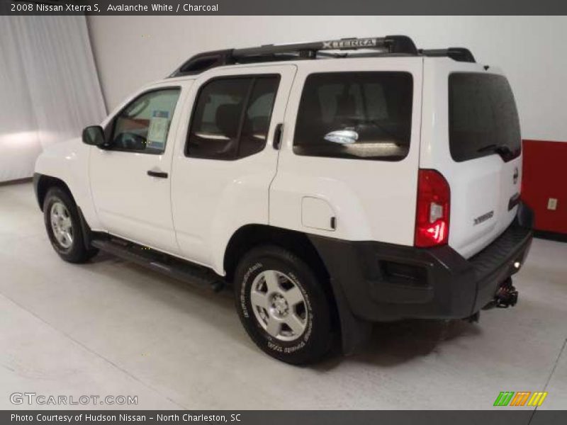 Avalanche White / Charcoal 2008 Nissan Xterra S