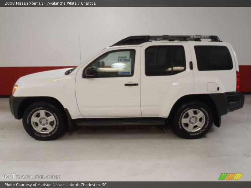 Avalanche White / Charcoal 2008 Nissan Xterra S