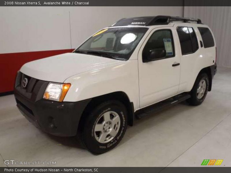 Avalanche White / Charcoal 2008 Nissan Xterra S