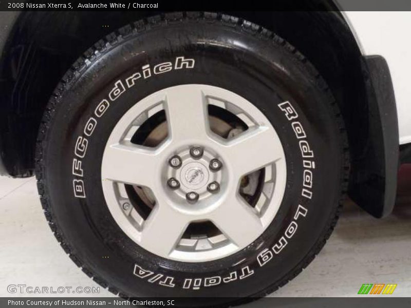 Avalanche White / Charcoal 2008 Nissan Xterra S