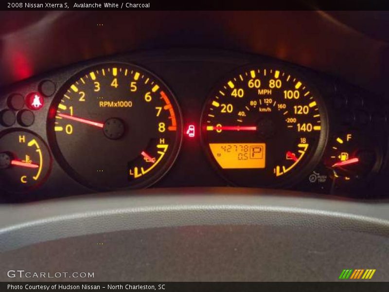 Avalanche White / Charcoal 2008 Nissan Xterra S