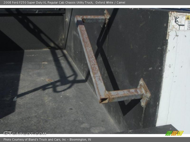 Oxford White / Camel 2008 Ford F250 Super Duty XL Regular Cab Chassis Utility Truck