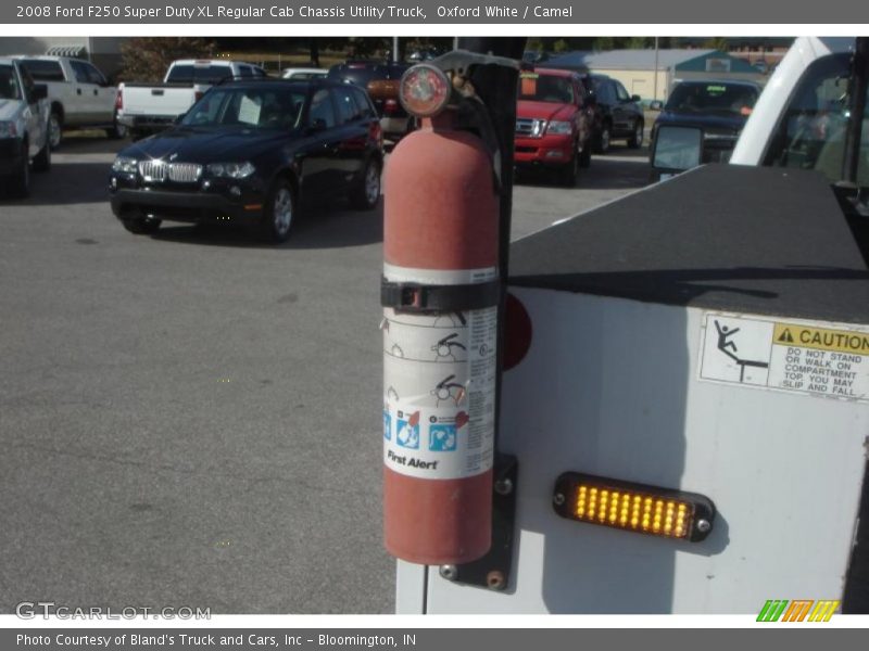 Oxford White / Camel 2008 Ford F250 Super Duty XL Regular Cab Chassis Utility Truck