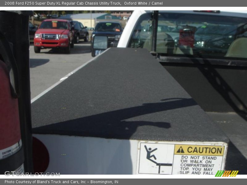 Oxford White / Camel 2008 Ford F250 Super Duty XL Regular Cab Chassis Utility Truck