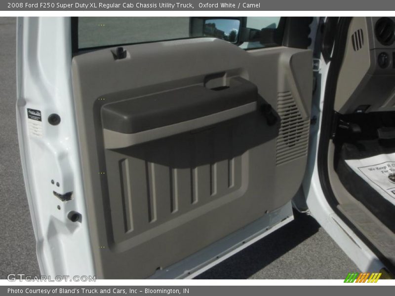 Oxford White / Camel 2008 Ford F250 Super Duty XL Regular Cab Chassis Utility Truck