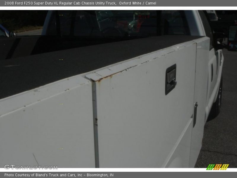 Oxford White / Camel 2008 Ford F250 Super Duty XL Regular Cab Chassis Utility Truck