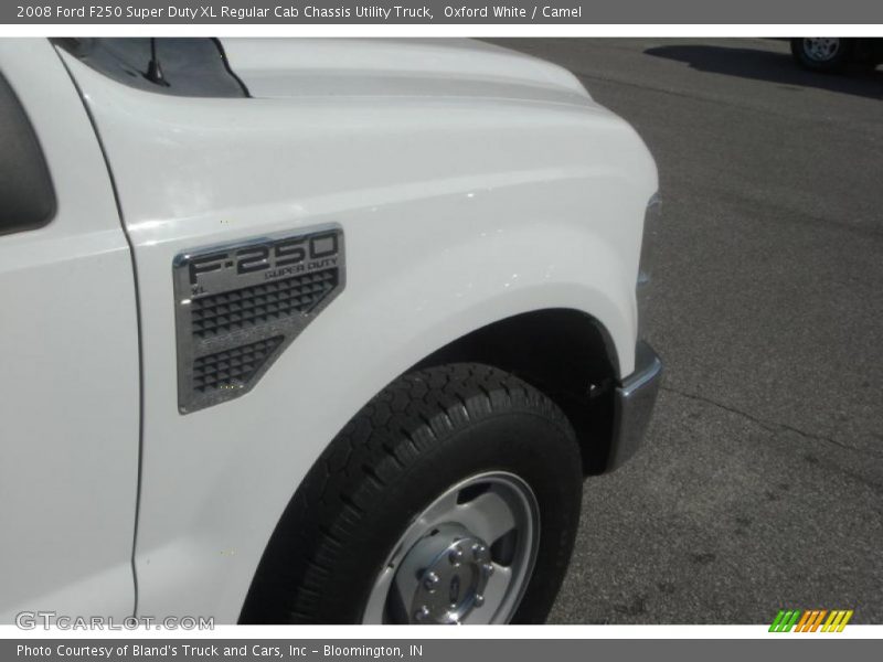 Oxford White / Camel 2008 Ford F250 Super Duty XL Regular Cab Chassis Utility Truck