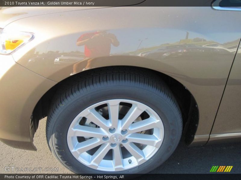 Golden Umber Mica / Ivory 2010 Toyota Venza I4
