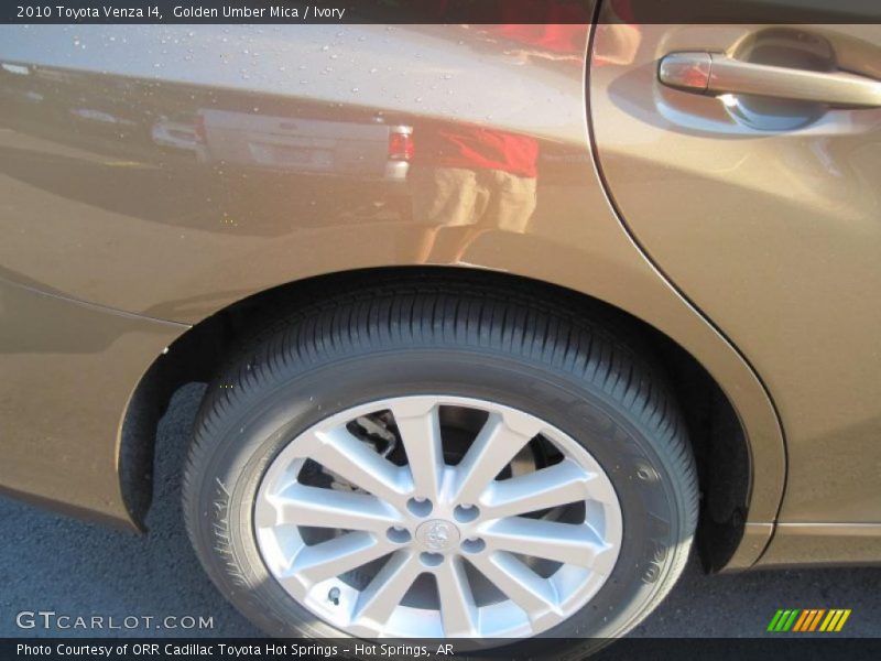 Golden Umber Mica / Ivory 2010 Toyota Venza I4