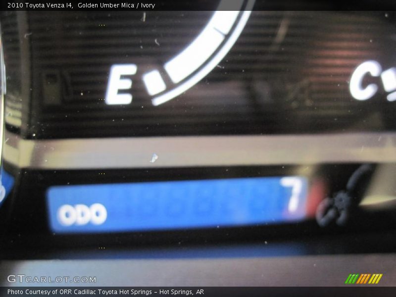 Golden Umber Mica / Ivory 2010 Toyota Venza I4