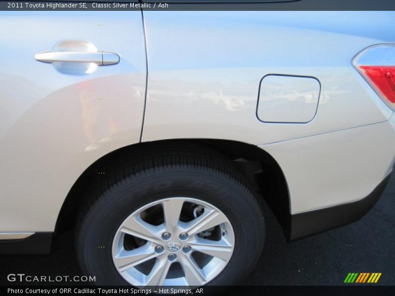 Classic Silver Metallic / Ash 2011 Toyota Highlander SE