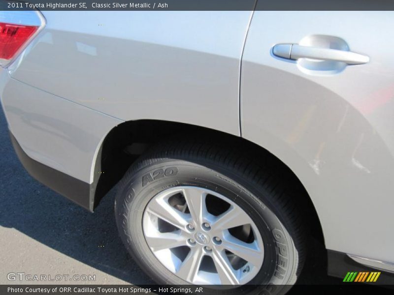 Classic Silver Metallic / Ash 2011 Toyota Highlander SE