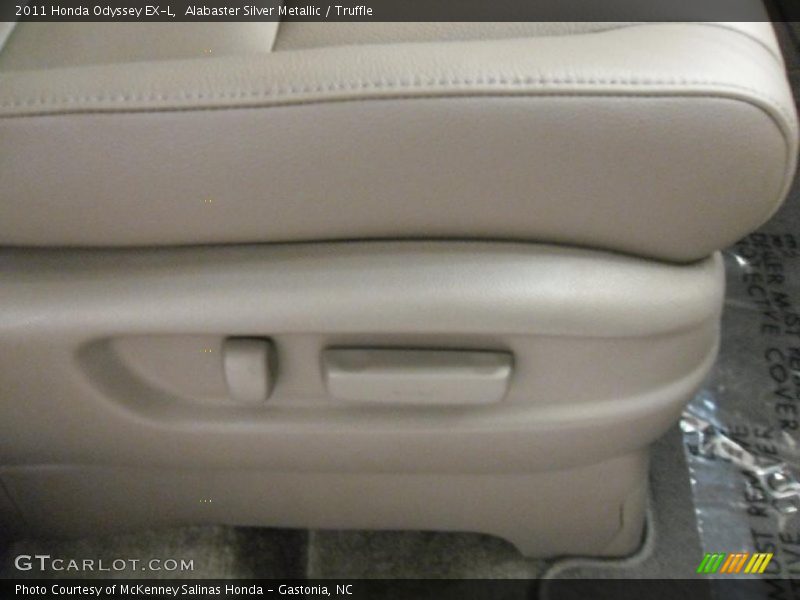 Alabaster Silver Metallic / Truffle 2011 Honda Odyssey EX-L