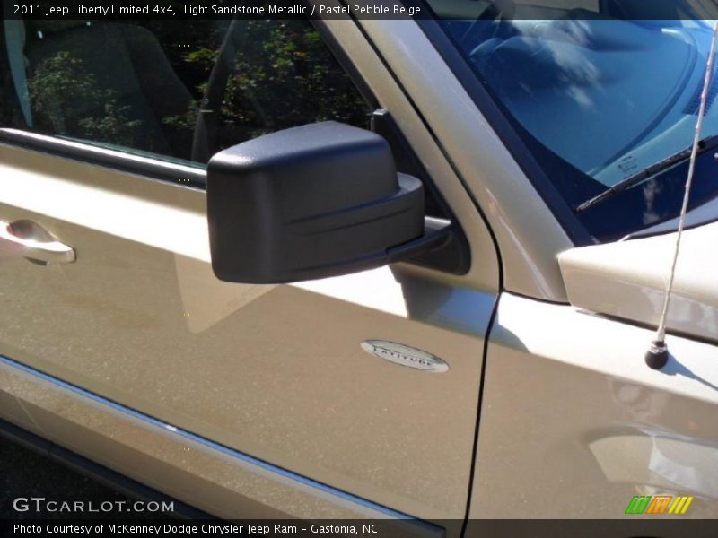 Light Sandstone Metallic / Pastel Pebble Beige 2011 Jeep Liberty Limited 4x4