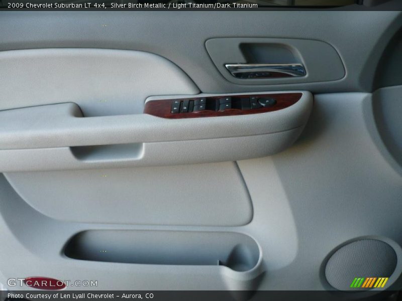 Silver Birch Metallic / Light Titanium/Dark Titanium 2009 Chevrolet Suburban LT 4x4