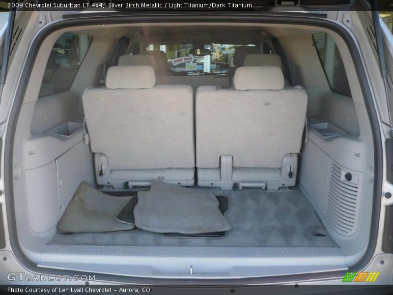 Silver Birch Metallic / Light Titanium/Dark Titanium 2009 Chevrolet Suburban LT 4x4