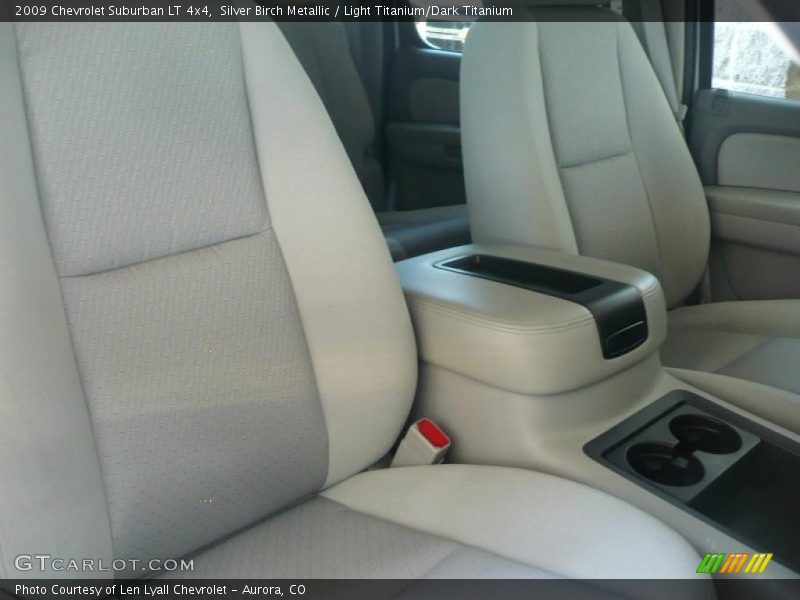 Silver Birch Metallic / Light Titanium/Dark Titanium 2009 Chevrolet Suburban LT 4x4
