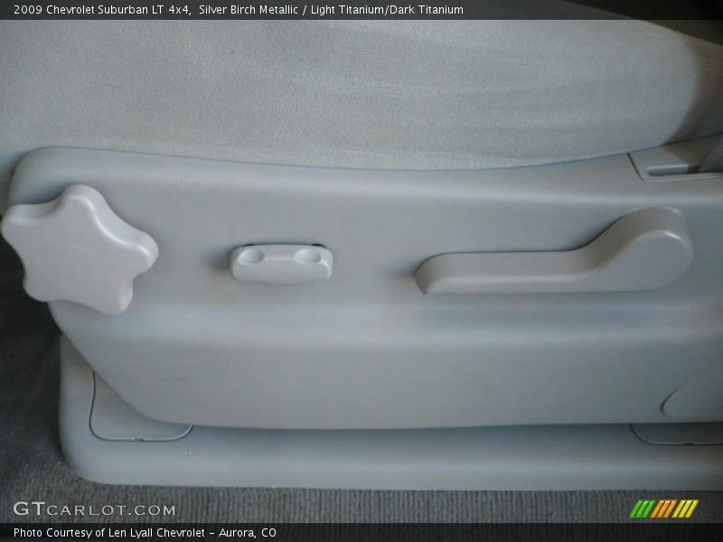 Silver Birch Metallic / Light Titanium/Dark Titanium 2009 Chevrolet Suburban LT 4x4