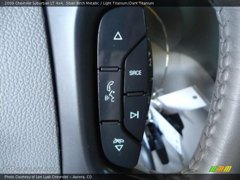 Silver Birch Metallic / Light Titanium/Dark Titanium 2009 Chevrolet Suburban LT 4x4