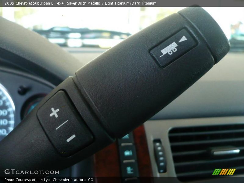 Silver Birch Metallic / Light Titanium/Dark Titanium 2009 Chevrolet Suburban LT 4x4