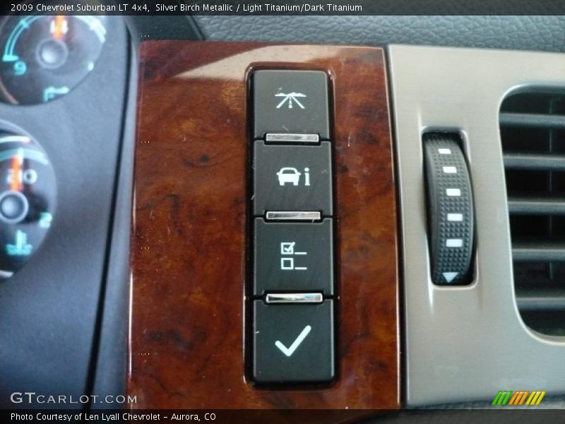 Silver Birch Metallic / Light Titanium/Dark Titanium 2009 Chevrolet Suburban LT 4x4