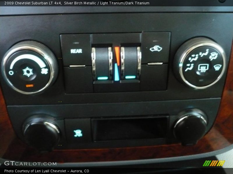 Silver Birch Metallic / Light Titanium/Dark Titanium 2009 Chevrolet Suburban LT 4x4