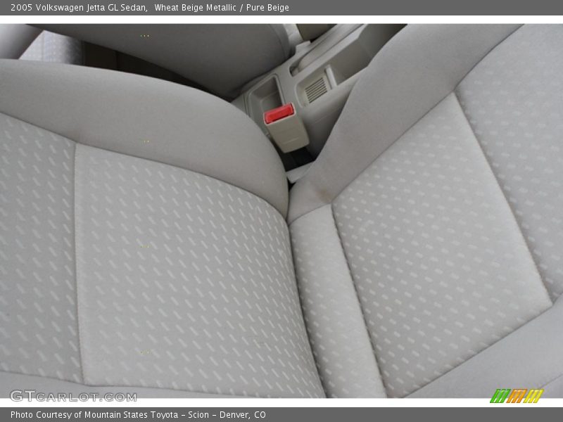 Wheat Beige Metallic / Pure Beige 2005 Volkswagen Jetta GL Sedan