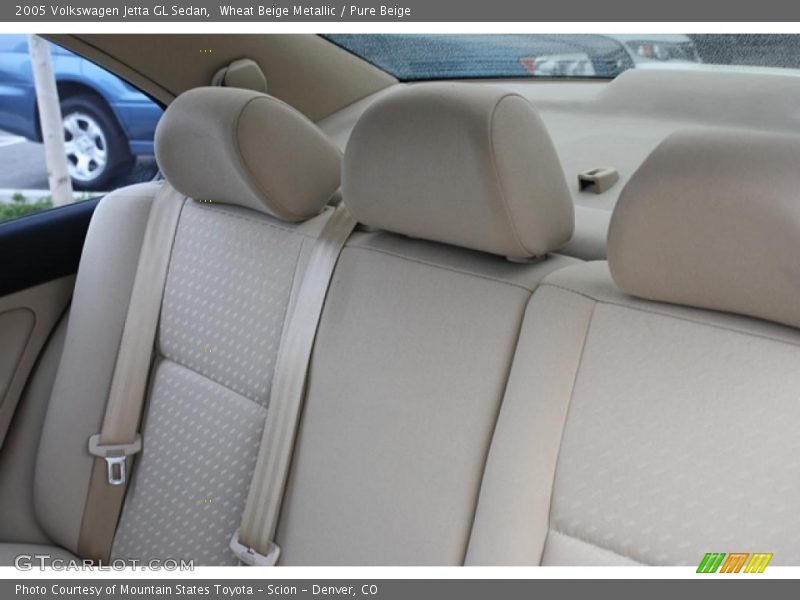 Wheat Beige Metallic / Pure Beige 2005 Volkswagen Jetta GL Sedan