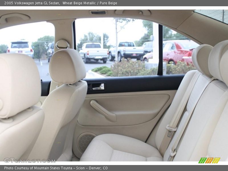 Wheat Beige Metallic / Pure Beige 2005 Volkswagen Jetta GL Sedan