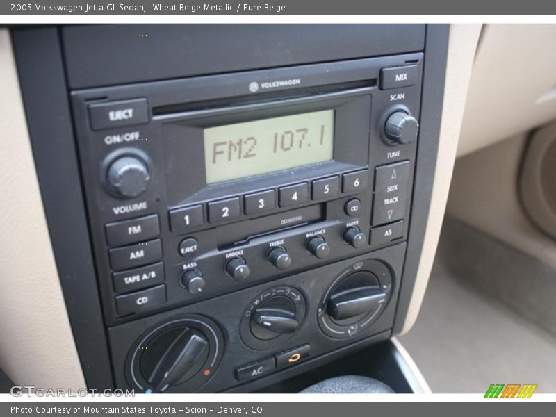 Wheat Beige Metallic / Pure Beige 2005 Volkswagen Jetta GL Sedan