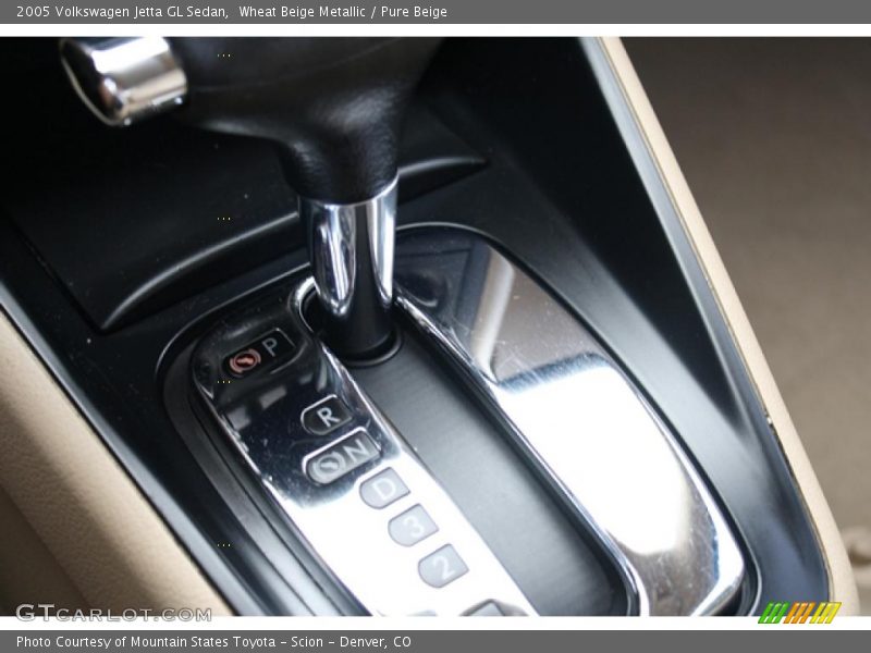 Wheat Beige Metallic / Pure Beige 2005 Volkswagen Jetta GL Sedan