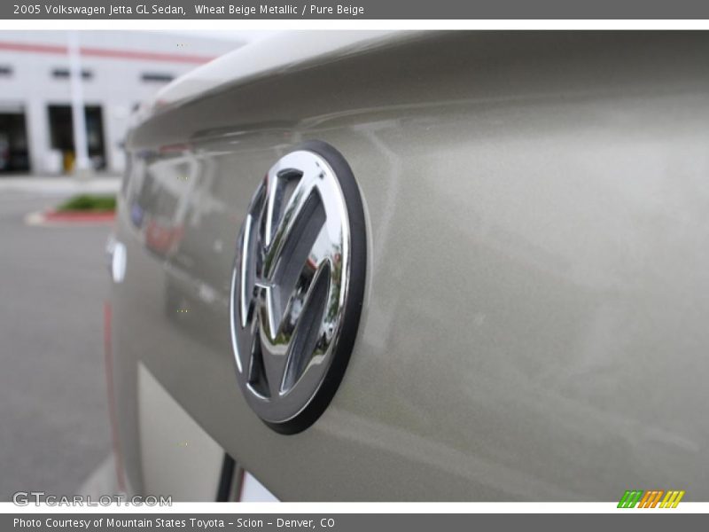 Wheat Beige Metallic / Pure Beige 2005 Volkswagen Jetta GL Sedan