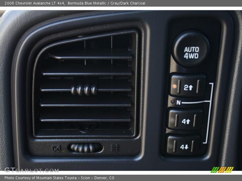 Bermuda Blue Metallic / Gray/Dark Charcoal 2006 Chevrolet Avalanche LT 4x4
