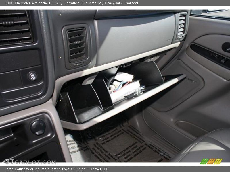 Bermuda Blue Metallic / Gray/Dark Charcoal 2006 Chevrolet Avalanche LT 4x4