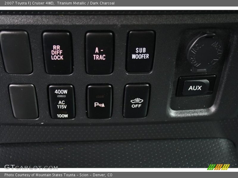 Titanium Metallic / Dark Charcoal 2007 Toyota FJ Cruiser 4WD