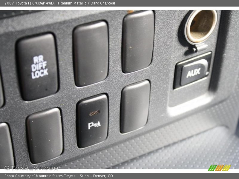 Titanium Metallic / Dark Charcoal 2007 Toyota FJ Cruiser 4WD