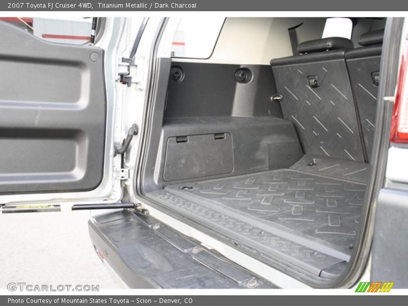 Titanium Metallic / Dark Charcoal 2007 Toyota FJ Cruiser 4WD